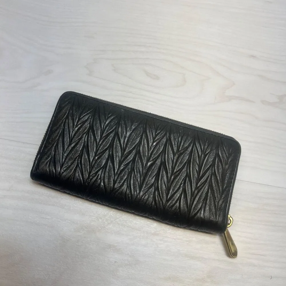 Very Rare Coach Wallet Zip Around Accordion Black‎ w/Leather Design Soft Leather